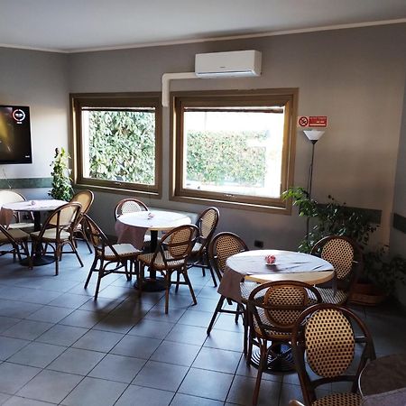 Hotel Motel Est Peschiera Borromeo Ngoại thất bức ảnh