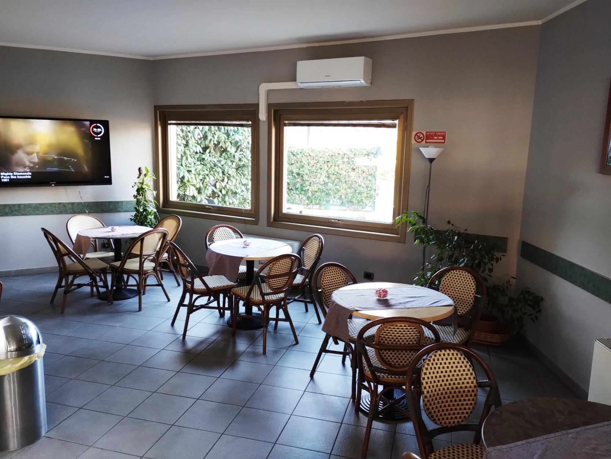 Hotel Motel Est Peschiera Borromeo Ngoại thất bức ảnh