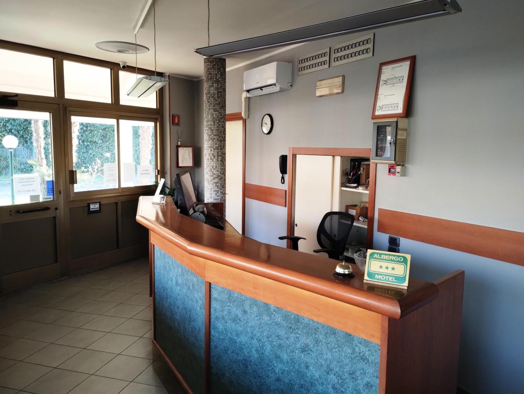 Hotel Motel Est Peschiera Borromeo Ngoại thất bức ảnh