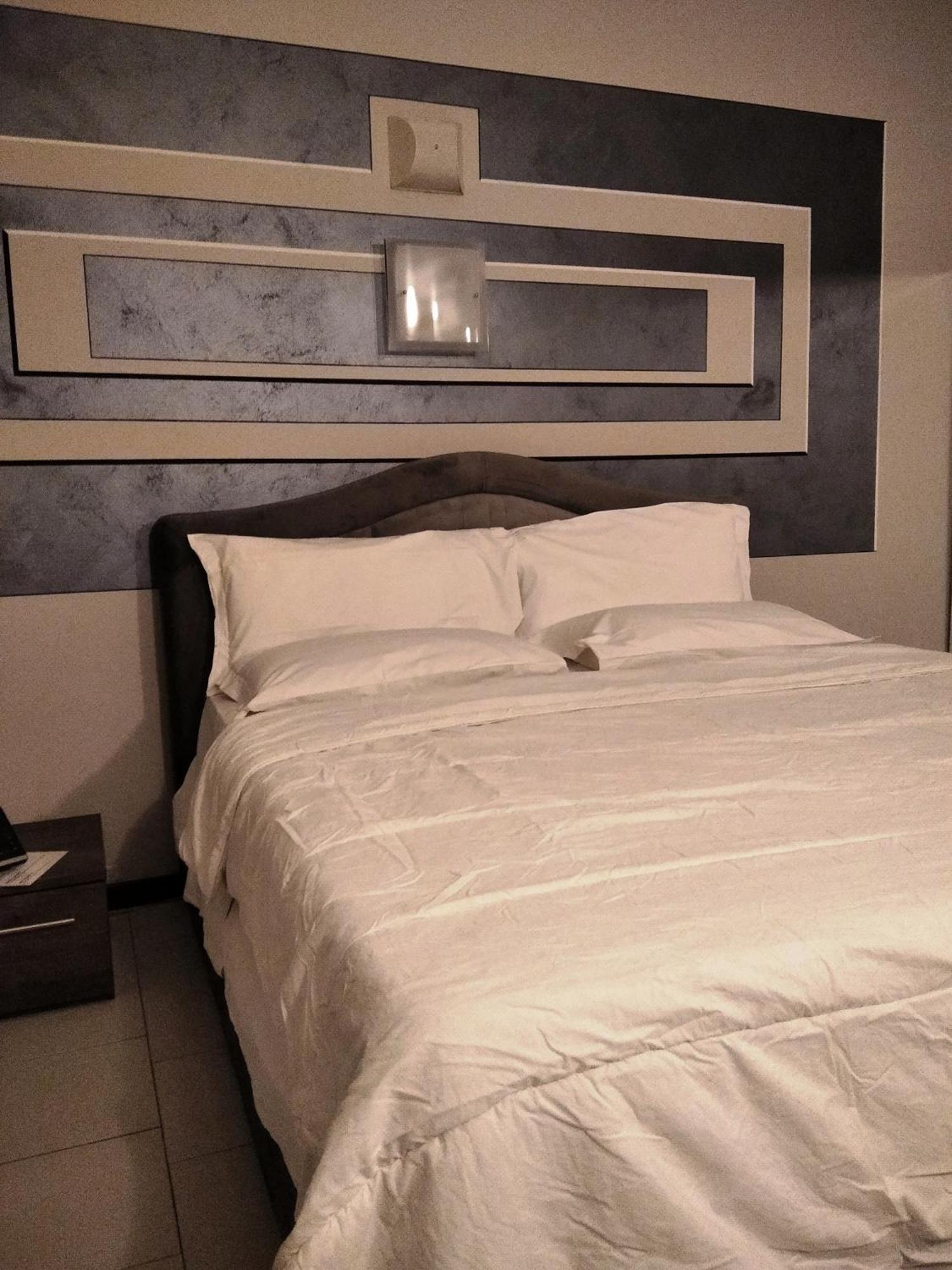 Hotel Motel Est Peschiera Borromeo Ngoại thất bức ảnh